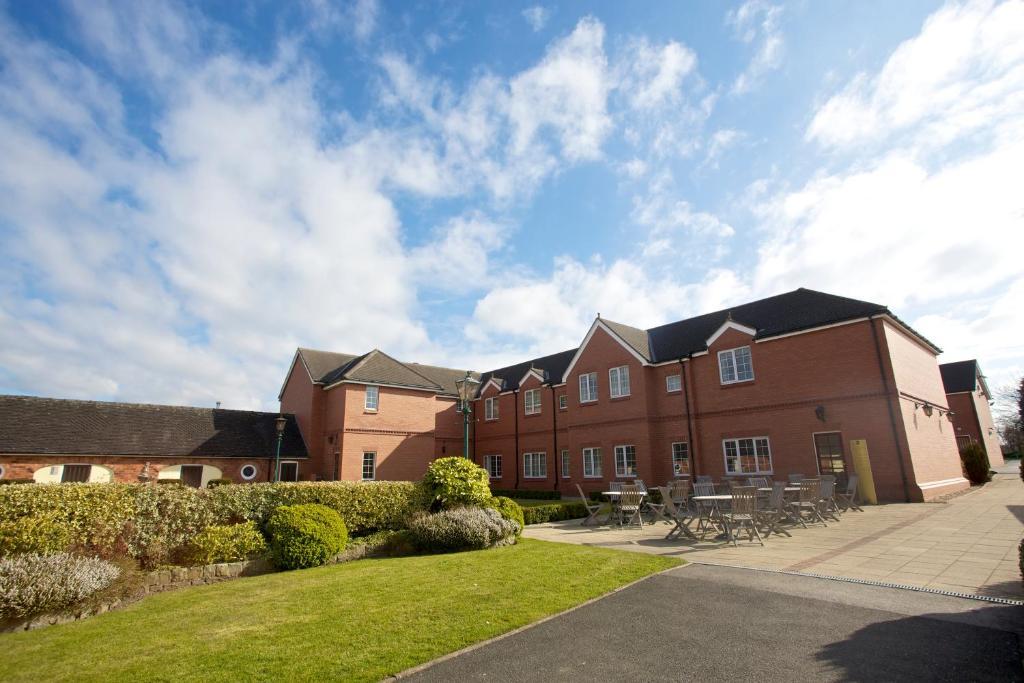 Hunters Lodge Hotel Crewe Esterno foto