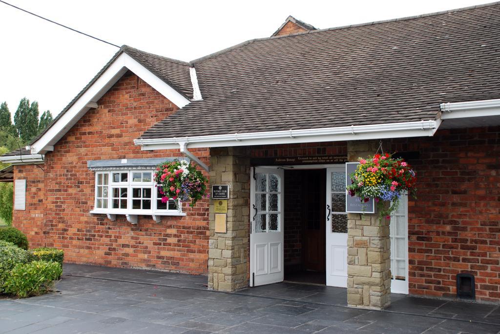 Hunters Lodge Hotel Crewe Esterno foto