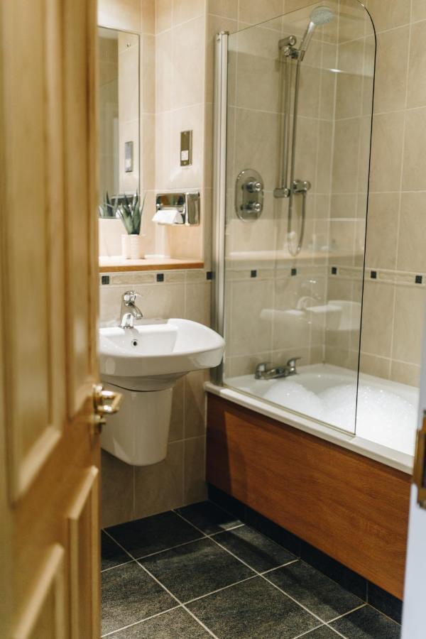 Hunters Lodge Hotel Crewe Esterno foto